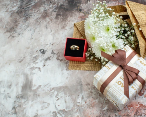15 Meaningful Engagement Gift Ideas for Couples