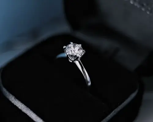 What Questions to Ask a Jeweller Before Buying an Engagement Ring?